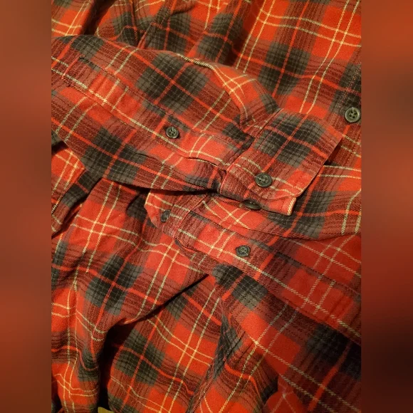Eddie Bauer Men's XL Red Flannel Plaid Classic Fit Long Sleeve Collared shirt - Picture 5 of 5